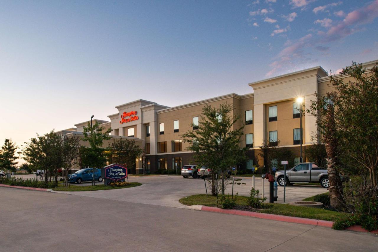 Hampton Inn And Suites Hutto Exterior photo