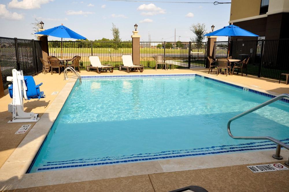 Hampton Inn And Suites Hutto Exterior photo