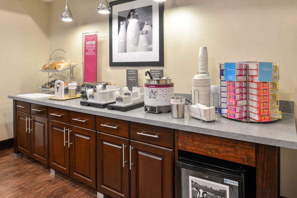 Hampton Inn And Suites Hutto Restaurant photo