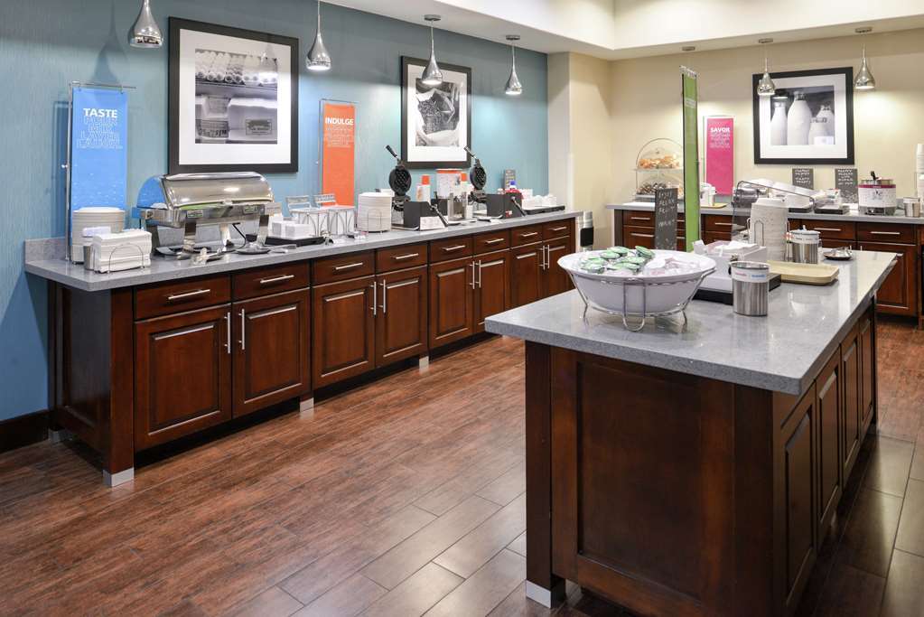 Hampton Inn And Suites Hutto Restaurant photo